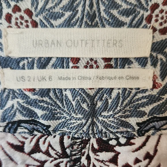 Urban Outfitters Women's Gray Red Juliet Cropped Victorian Jacquard Pants Size 2 - Picture 2 of 12